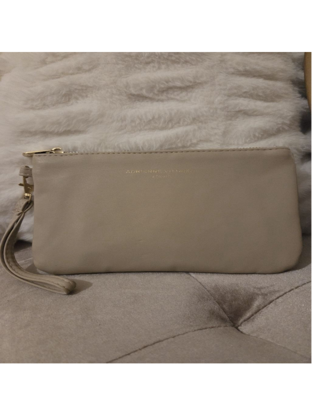 Women's Adrienne Vittadini Studio Beige soft leather Wristlet Clutch w/ charger